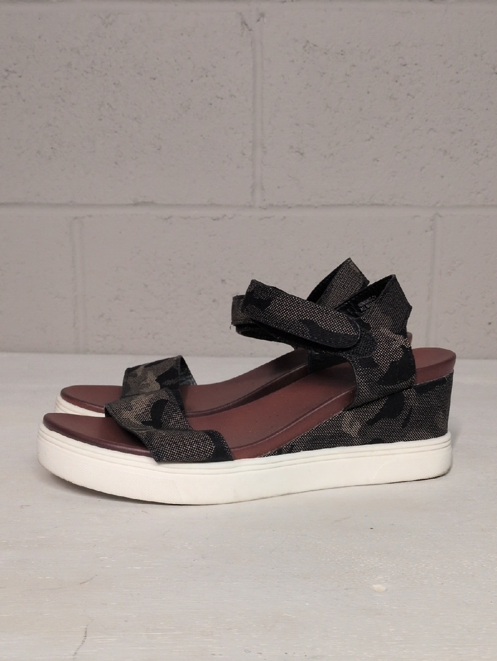 BAMBOO Black Camouflage Wedge Sandals Size 8.5